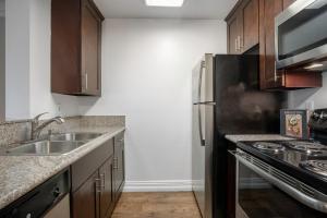 Westside 1BR w Pool Gym Bball Tennis Courts LAX-85