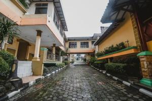 RedDoorz Plus at Neo Asri Hotel Megamendung Puncak Bogor