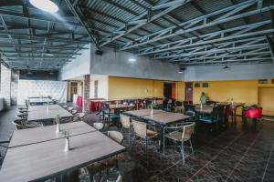 RedDoorz Plus at Neo Asri Hotel Megamendung Puncak Bogor