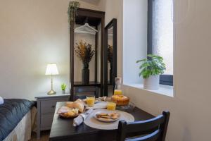 Host Wise - Impressive Restful Houses