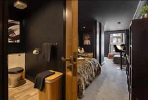 One of Kind Boutique Pad