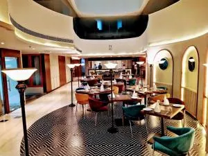 Hyphen Business Hotel - Noida