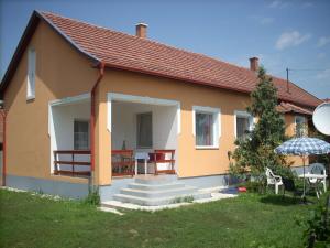 Abádi Karmazsin ház