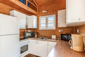 Chalets Charming chalet with AC in Gassin - Welkeys : photos des chambres