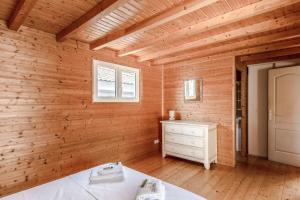 Chalets Charming chalet with AC in Gassin - Welkeys : photos des chambres