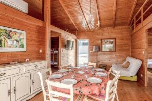 Chalets Charming chalet with AC in Gassin - Welkeys : photos des chambres