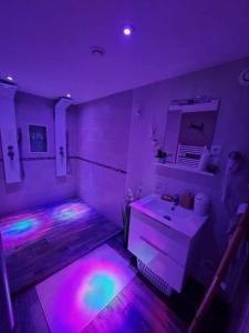 B&B / Chambres d'hotes Chambres d'hotes au plaisir des bulles avec jacuzzi privatif : photos des chambres