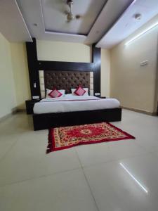 Hotel Star Palace - Near Karol Bagh Metro
