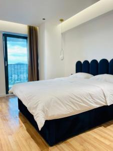 19th floor Apartment