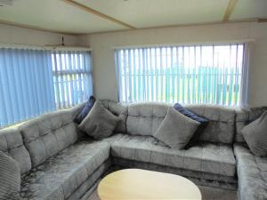 Seaview: The Crown:- 6 Berth, Central heated, Enclosed Veranda