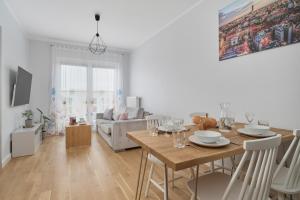 Apartment Jesionowa with FREE GARAGE Wrocław by Renters