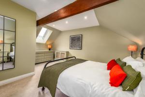 Luxury town centre loft apartment in converted Granary