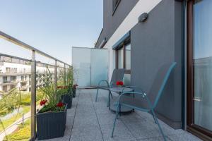 Sarmacka Apartment with Balcony Warsaw Wilanów by Renters