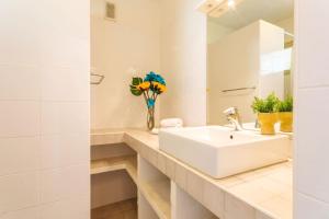 Appartements LE CALIFORNIA 3 AP4366 By Riviera Holiday Homes : photos des chambres