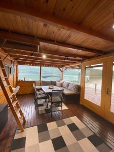 Viridian Three Boathouse Micah, PERUCAC LAKE