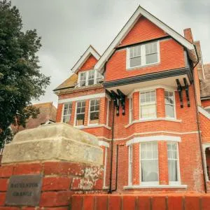 Ravelston Grange - stylish, spacious garden flat - Old Town