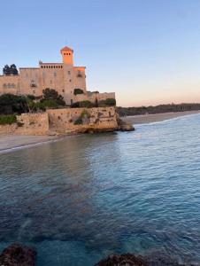 Loft, muy cerca de playa y castillo Tamarit