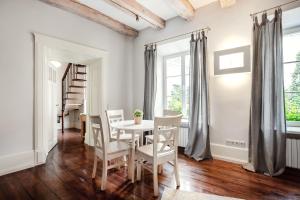 3 Bedroom Duplex Apartment next to the Gates of Dawn