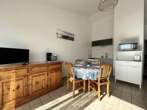 Appartement cosy en centre-ville avec balcon, parking et à 10 min des plages - 4 couchages - FR-1-224B-196