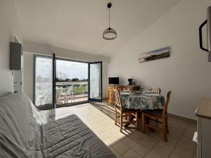 Appartement cosy en centre-ville avec balcon, parking et à 10 min des plages - 4 couchages - FR-1-224B-196