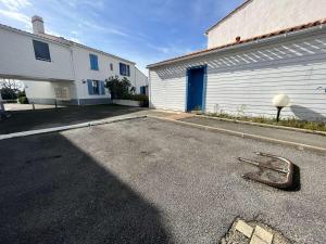 Appartement cosy en centre-ville avec balcon, parking et à 10 min des plages - 4 couchages - FR-1-224B-196