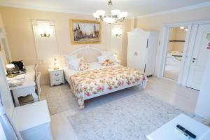 Deluxe King Room room in Villa Alice