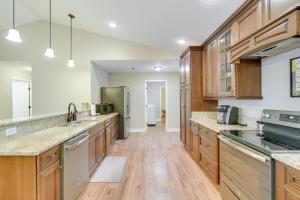 Hawthorne Vacation Rental w Access to Cue Lake