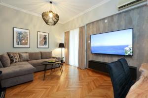 Prime location Athens Exec 2BD Apt by Live&Travel