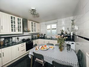 La Violette ONLY WOMEN femmes uniquement