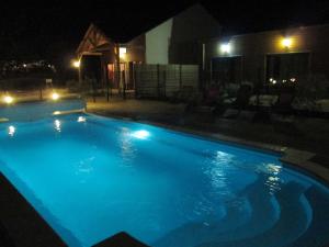 B&B / Chambres d'hotes Les Abris Du Chateau : Chambre Double - Vue sur Piscine