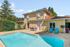 Maisons de vacances Spacious house with swimming pool near Lyon - Welkeys : photos des chambres