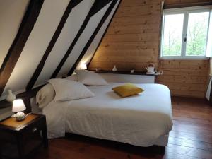 B&B / Chambres d'hotes B&B Amphitryon : Chambre Triple – Vue sur Montagne