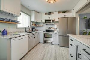 Family-Friendly Leland Home with Patio and Grill