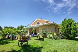 B&B / Chambres d'hotes L'Escale d'Ares Chambre d'Hotes Tilleul : Chambre Double - Vue sur Jardin