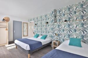 Hotels Hotel du Cap : Chambre Triple - Vue sur Jardin