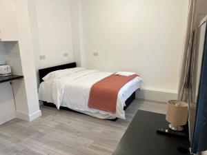 Remarkable 2-Bed Apartment in Ilford London