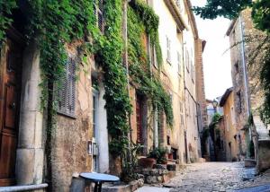 Maisons de vacances Maison dans un village du Var avec jardin : photos des chambres