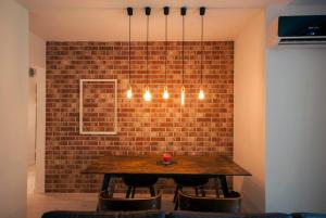 Retro MidTown Apartment