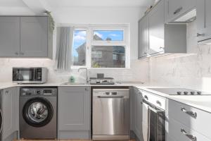 Contractor Base Avonmouth 4 Bed Van Parking Sleeps 7