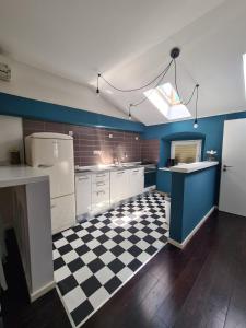 Rory Apartments 