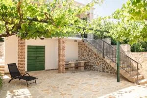 Kuća za odmor kameni dvori - Smilčić