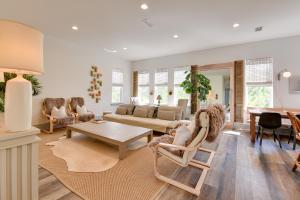 Beach House Right off 30 A with Golf Cart!