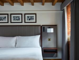 Guest room, 2 Double Beds room in Manchester Marriott Victoria & Albert Hotel