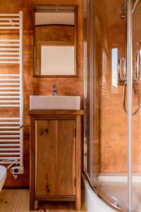 Jotaferien Transylvanian Shepherdhut with jacuzzi