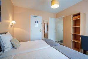 Hotels Hotel Val De Loire : photos des chambres