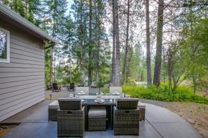 Crystal Bay Home with Fireplace Near Ski Resorts