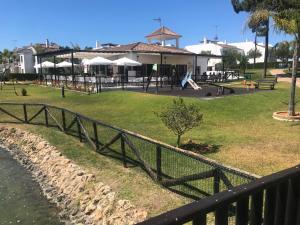 Magnifico alojamiento en la playa Islantilla con gran terraza y zona del Campo de Golf