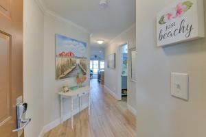 Chic Miramar Beach Condo with Pool Access!