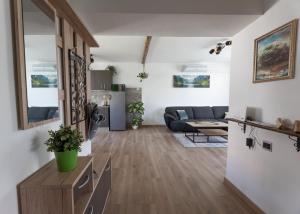 Lynx and Fox Self check-in Free parking apartment