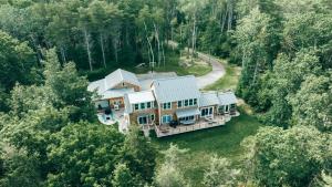 Waterfront 8 acres privacy and 5 min to LL Bean!